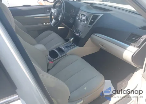 2010 Subaru Legacy 2.5I Premium из США, поврежденный, VIN 4S3BMCB69A3230846